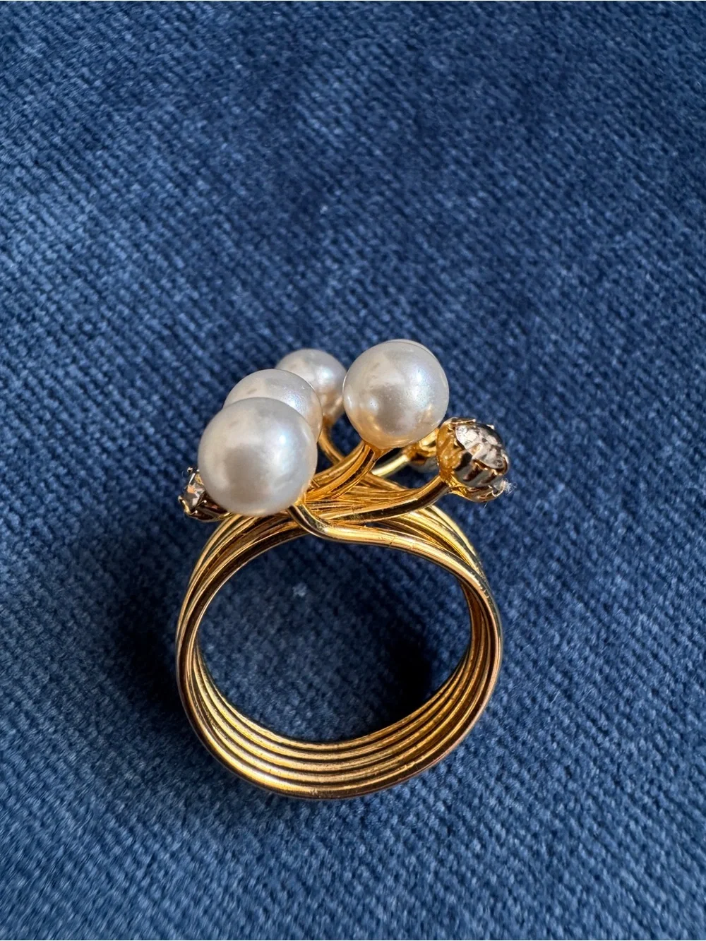 Stunning Gold tone faux pearl cocktail Ring size 6.5